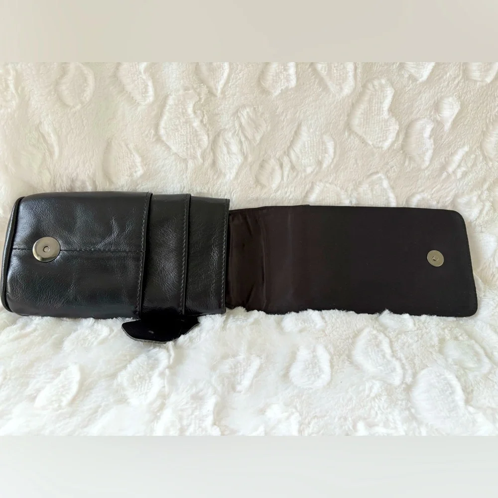 Hengwin Black Leather Vertical Cell Phone Holster. Excellent condition.